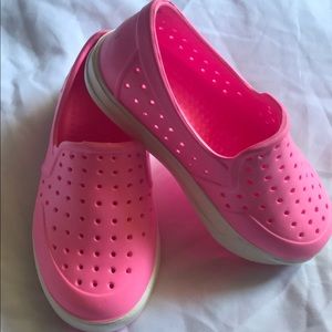 Baby Gap size 7-8 toddler slip on shoes